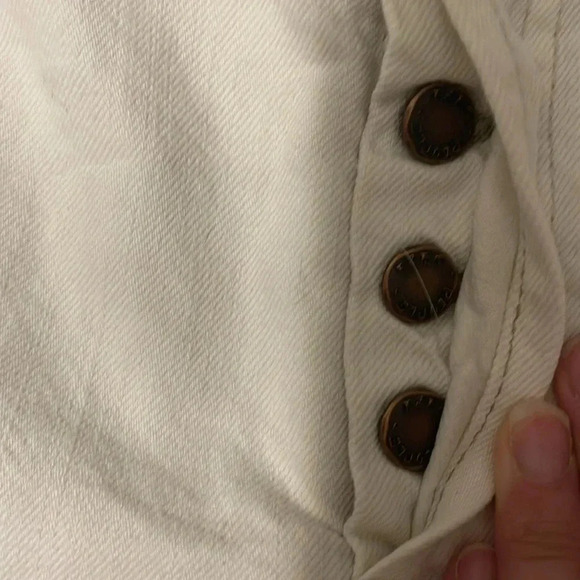 We the free size 28 frayed denim shorts in off white - Picture 3 of 5